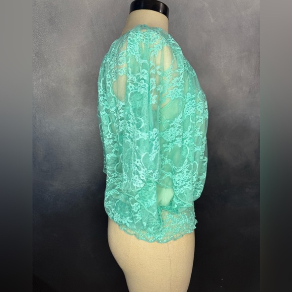 โจ Papaya Sheer Lace Blouse with Attached Camisole โ Size M โจ - Picture 3 of 7